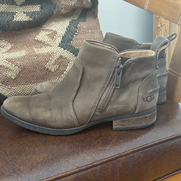 UGG Women's tan Aureo ll ankle Boots - Picture 1 of 8